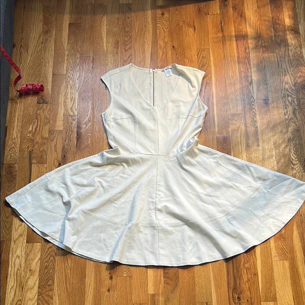 Size XXL Elegant Cream Sleeveless Dress